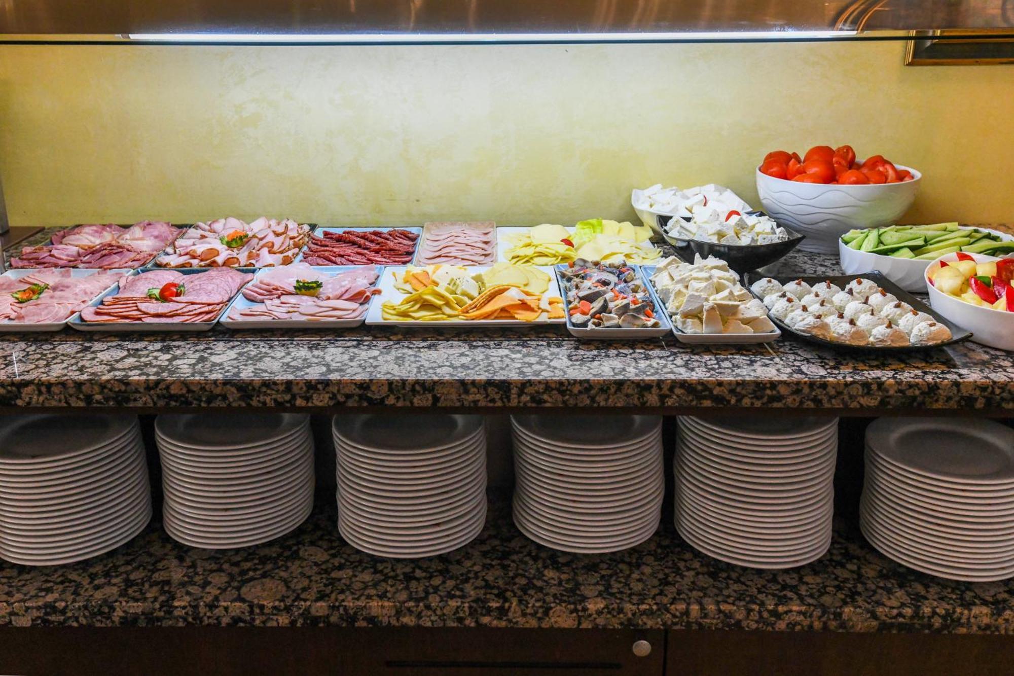Hotel Saturn Ngoại thất bức ảnh